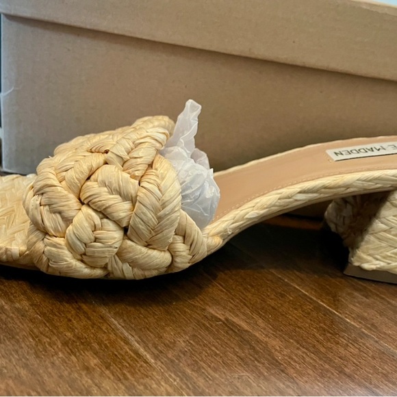 Steve Madden Imitation Raffia Slides - Picture 3 of 4
